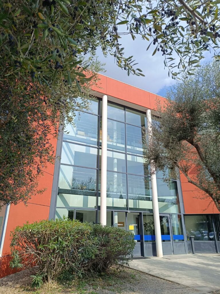 nettoyage-vitres-bâtiment-pro-La farlède